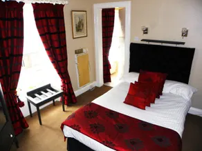 The Original Rosslyn Inn - Image 2