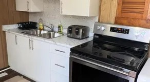 Cozy 3BR House Near Airport & Transit! - Image 4
