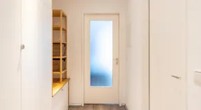 Arbeitsplatz, Tiefgaragenstellplatz, 4k TV Netflix - Image 4