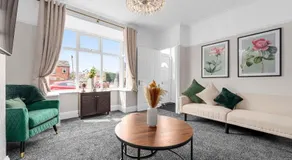 Free Parking Stunning 3Bedroom Home In Wigan - Image 2