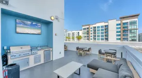 Luxurious 2 Beds 2 Baths Downtown Apartment - Image 4