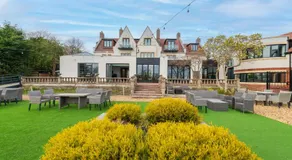 Holm House - Stylish Coastal Suites - HEDD Spa - Silures Bar & Restaurant - Image 3