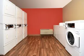 Los Angeles Woodland Hills - Image 3