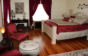 Walton Manor Inn Bed & Breakfast - Image 2