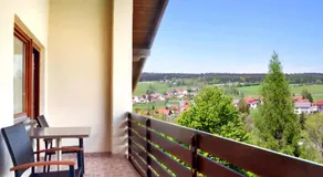 Habitación en casa de familia con jardín, terraza y barbacoa | Vistas a la montaña - Image 4