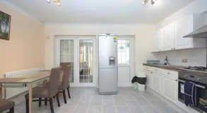 London Luxury 5 Bedroom House 2 min walk to the Tube Station - Image 2