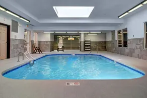 La Quinta Inn & Suites by Wyndham Downtown Asheville - Image 5