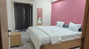 The Royal Ark Hotel - Image 2