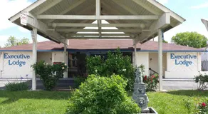Executive Lodge - Image 3