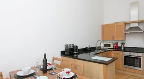 2 Bed Sea View Apartment with Balcony Parking - Pass the Keys - Image 5