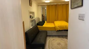 Studio Flat - Image 2