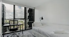 Town Centre Cozy 2 Bed 1 Bath with Free Parking - Image 2