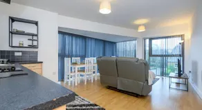 Morley’s Homely Retreat for Families Parking - Pass the Keys - Image 2