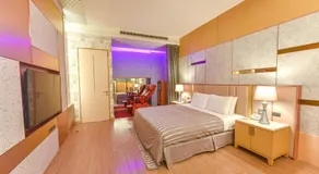 Purple Garden Motel - Image 2