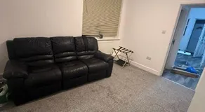 Spacious quadruple near city centre train station & Hospital - Image 3
