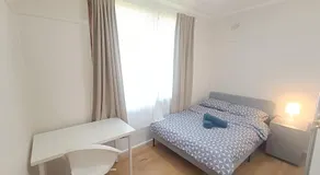Comfortable Queen Room in Quiet House E3 - Image 2