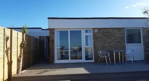 The Getaway - Modern 2 Bedroom Brixham Bungalow with sea peeps - Image 5