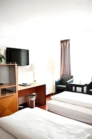 Rugs Hotel Düsseldorf - Self Check-In - Image 2
