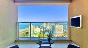Apartamento em condomínio HOME CLUB, ar-condicionado, cozinha completa, PISCINA e JACUZZI aquecida, SAUNA, ACADEMIA, quadra de esportes playground infantil, salão de jogos a 40m da PRAIA e 15min do Beto Carreiro - Image 5