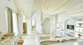 Eurydice Suite with Infinity Jacuzzi - Image 2