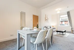 Herschell House - Central Location - Free Parking, Fast Wifi, SmartTV with Netflix - Perfect for Contractors, Families and Groups by Yoko Property - Image 3