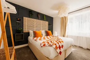 Stylish 2 Bedroom Stay Near Birmingham - Image 5