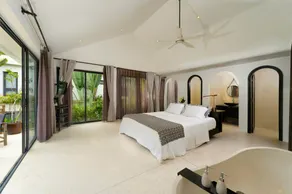 Cam An Beach Front Villa - 5BR - Image 2