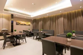 Home Inn Plus Shanghai Pudong Airport - Image 2