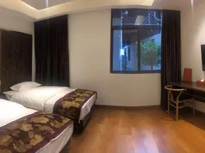 Huansha Business Hotel - Image 3