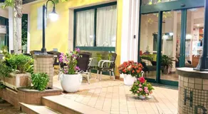 Azzurro Beach Hotel Igea Marina - Image 2