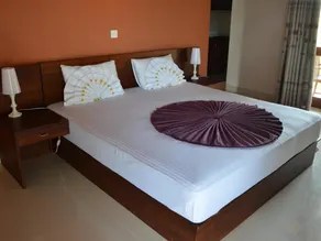 Airport Villa - Image 2