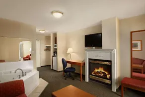 Days Inn by Wyndham Edmonton South - Image 4