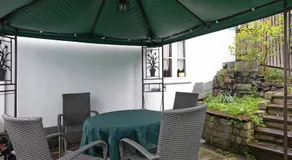 Charmante maison conviviale et familiale avec barbecue, jardin et terrasse | Vue jardin - Image 4