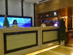 Lavande Hotels Zhuhai Gongbei Port Square Light Rail Terminal - Image 4