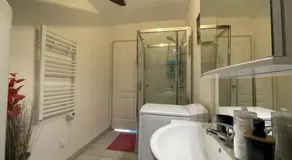 Appartement avec Parking Gratuit et Wifi - Image 2