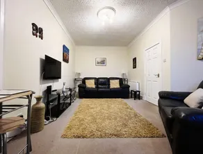2-Bed Upper Flat Near Leven Station & Beach - Image 2