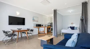 Windsurfer Beach Chalet 3 - Image 4