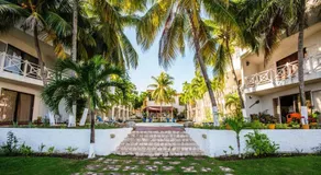 Idyllic Beachfront Condo - Image 4