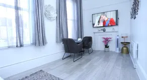 London Town Apartment- Lewisham - Image 2