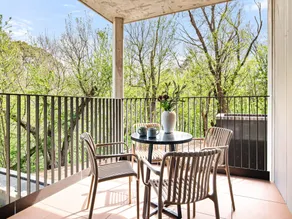 Brand-New 2-Bed with Rooftop Access - Image 2