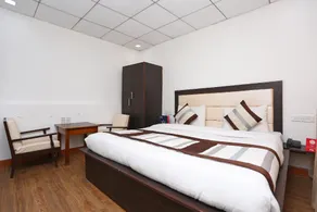 OYO 8989 Hotel Raj - Image 4