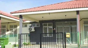 Cozy, Modern, Air Cond Gambang Water Park Homestay -- The Pigeon Guest House - Image 3