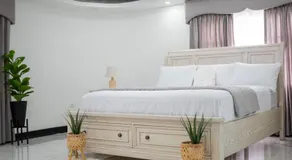Solara retreat luxury manor -Full Service Luxury Stay - Image 2