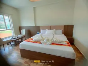 R2B Grand Hotel - Image 2