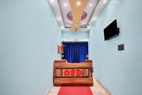 Hotel O Redwood Plaza - Image 2