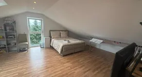 Bright attic apartment with charm - Image 4