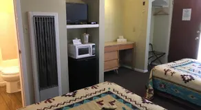 Sun -N- Sand Motel - Image 3
