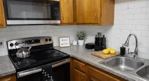 Beautiful Stay Near Downtown in Oleander Sunset - Image 3