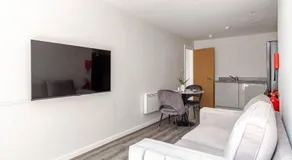 1-Bed Apartment With Sofa Bed in City Centre, Steps from Bold Street and Nightlife - Image 3