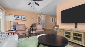 Solar Half-Plex with Chic Style in Country Glen - Image 2